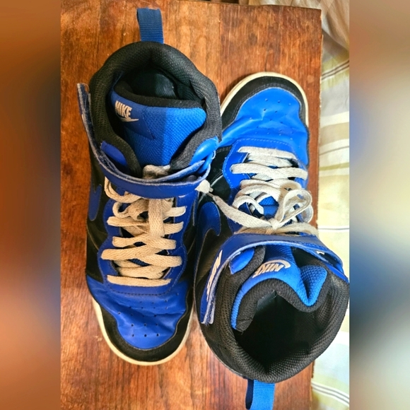 Nike Court Borough Mid 2 Boys Black Blue Sneakers Size 6.5 - Picture 2 of 6